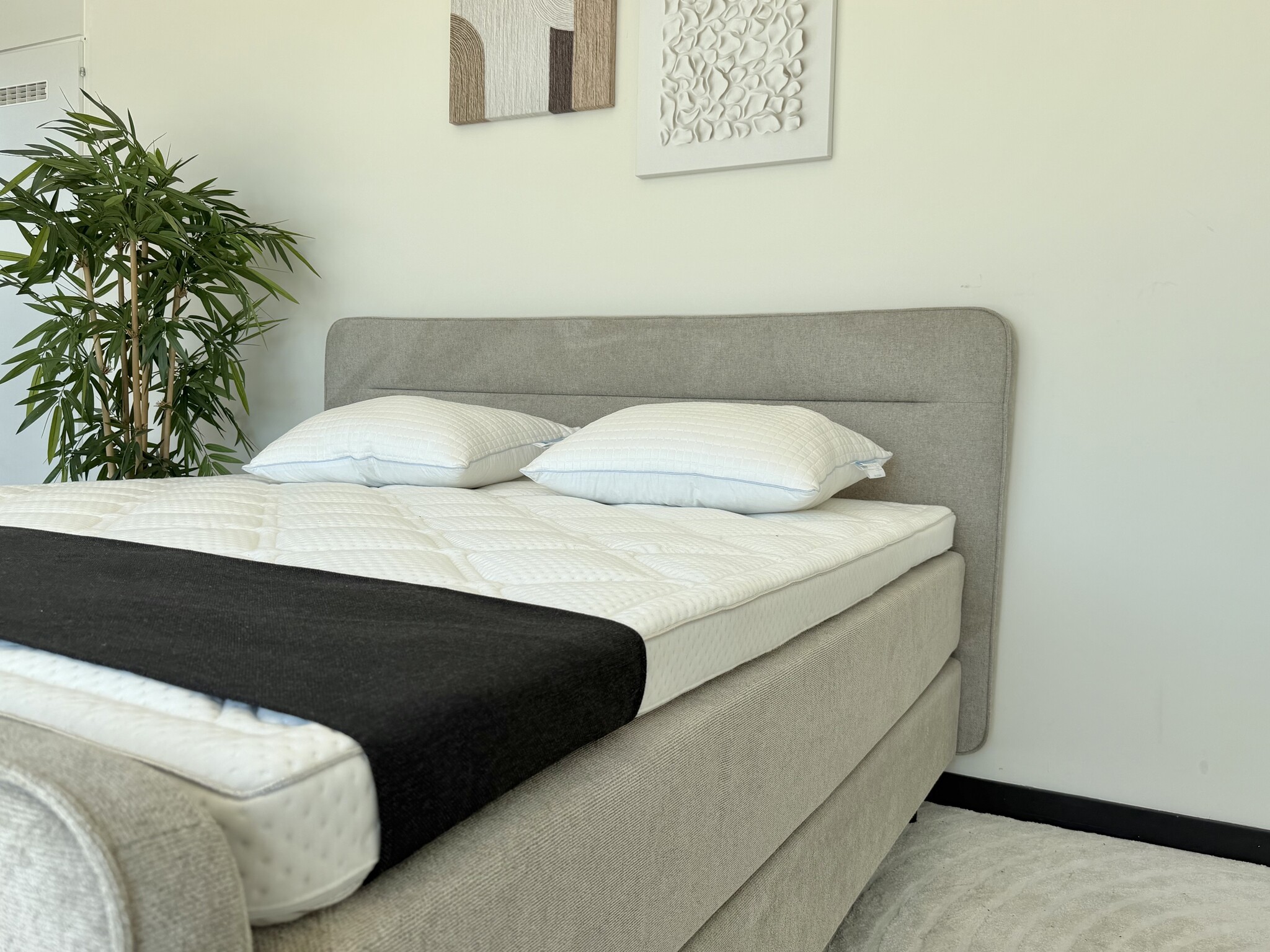 Elektrische Boxspring Cyber - Meeverende onderboxen