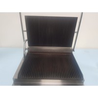 A150674 - Ribbed Flat and Bottom Contact Grill