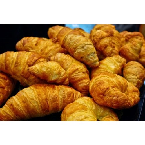 LA ROSE NOIRE Regular Mini Straight Croissant 28% Butter (260each case) 30 g