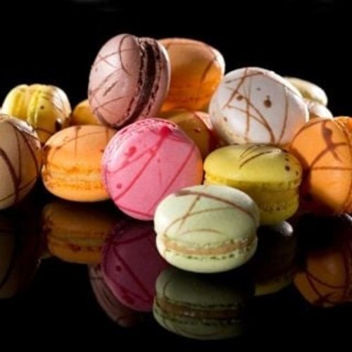 LA ROSE NOIRE Assorted Plain Macaron - 72 pieces (16 g each)