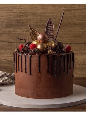 Chocolate Classic Cake 7 Inches 2 KG (good for 6-8 persons)