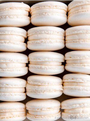 DGF SERVICE & ROYAL White Mini Macaron Shells 1 Box (128 Pcs x 6 Grams)