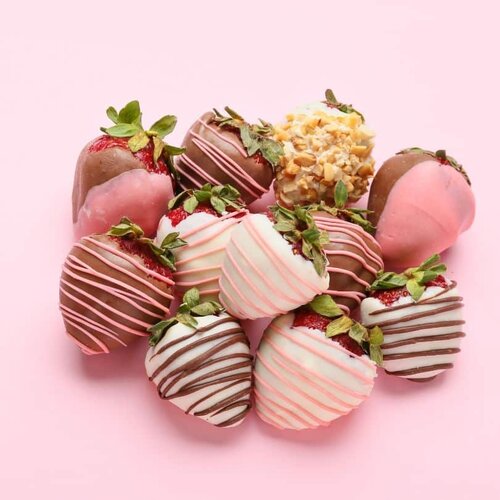 POPCORN PASSION Chocolate Dipped Strawberries 12 Pieces