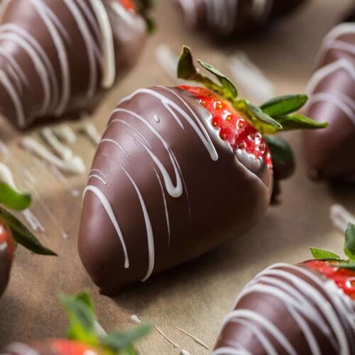 POPCORN PASSION Chocolate Dipped Strawberries 12 Pieces