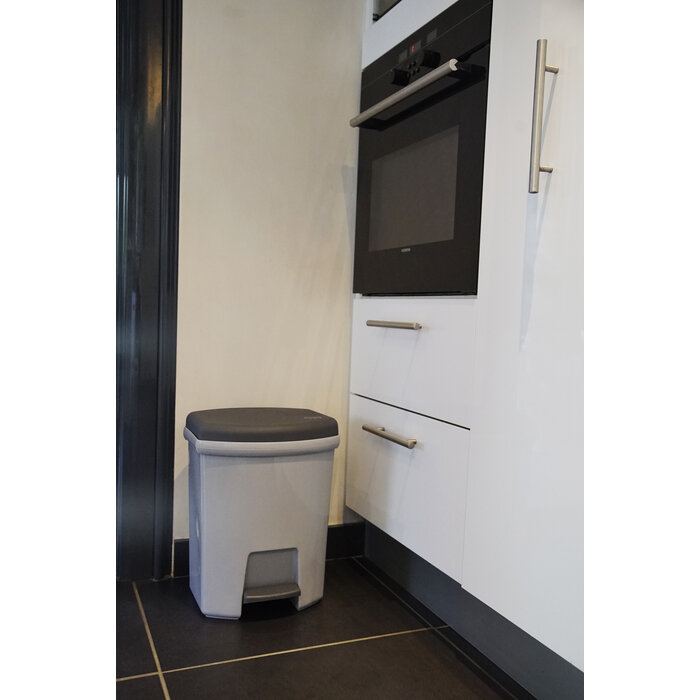 EDA Power Tower Treteimer rechteckig 27 Liter zementgrau / anthrazitfarbener Deckel