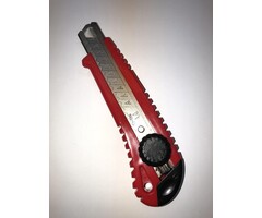 Afbreekmes 18 mm traploss verstelbaar door wieltjesmechanisme.