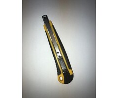 Afbreekmes van 9 mm in metalen schacht en met kunststof Anti-slip rubberized grip