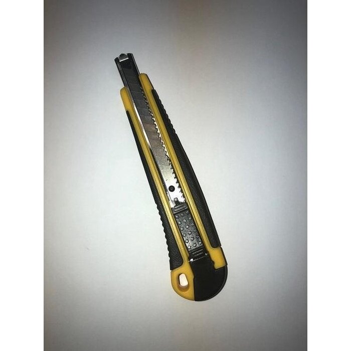 Afbreekmes van 9 mm in metalen schacht en met kunststof Anti-slip rubberized grip