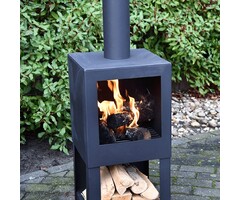 Esschert Design Esschert Design - Buitenkachel met houtopslag zwart - Vuurhaard - Staal - Zwart