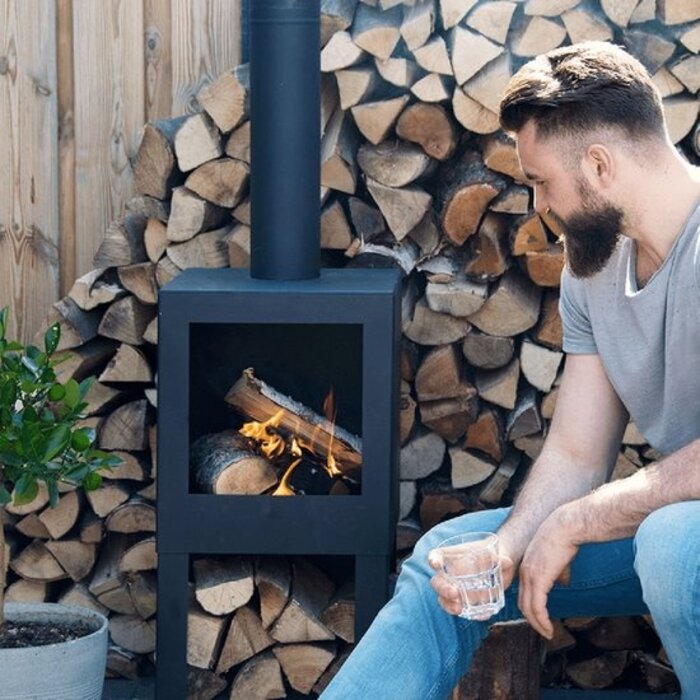 Esschert Design Esschert Design - Poêle d&#039;extérieur avec rangement pour le bois noir - Cheminée - Acier - Noir