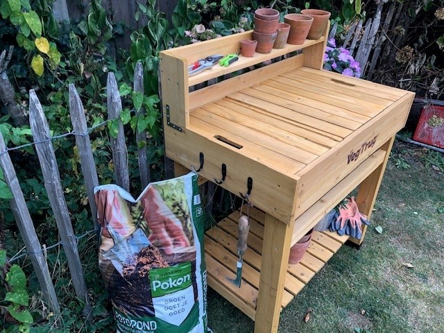 Esschert Design VegTrug - Oppottafel DeLuxe – 100% FSC® Hout – Ergonomische Tuin Oppottafel met Opbergruimte