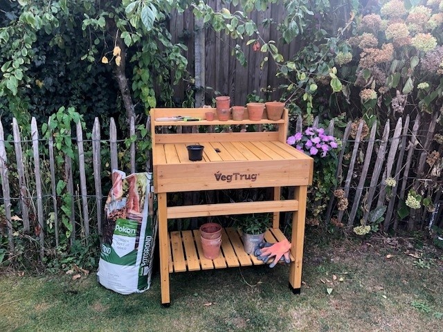 Esschert Design VegTrug - Oppottafel DeLuxe – 100% FSC® Hout – Ergonomische Tuin Oppottafel met Opbergruimte