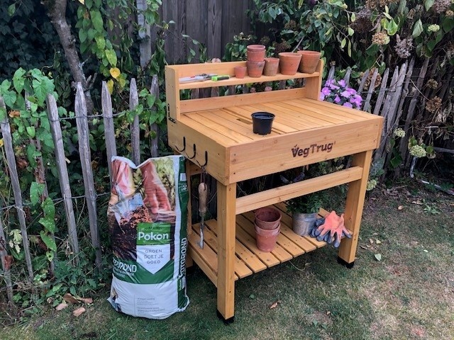 Esschert Design VegTrug - Oppottafel DeLuxe – 100% FSC® Hout – Ergonomische Tuin Oppottafel met Opbergruimte