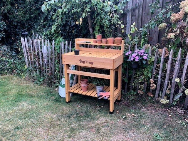 Esschert Design VegTrug - Oppottafel DeLuxe – 100% FSC® Hout – Ergonomische Tuin Oppottafel met Opbergruimte