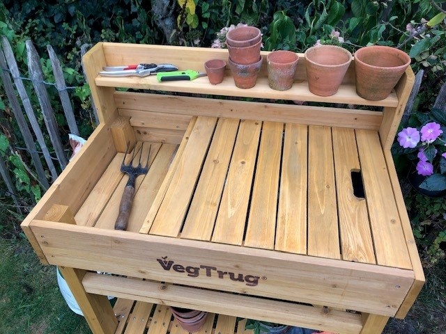 Esschert Design VegTrug - Oppottafel DeLuxe – 100% FSC® Hout – Ergonomische Tuin Oppottafel met Opbergruimte