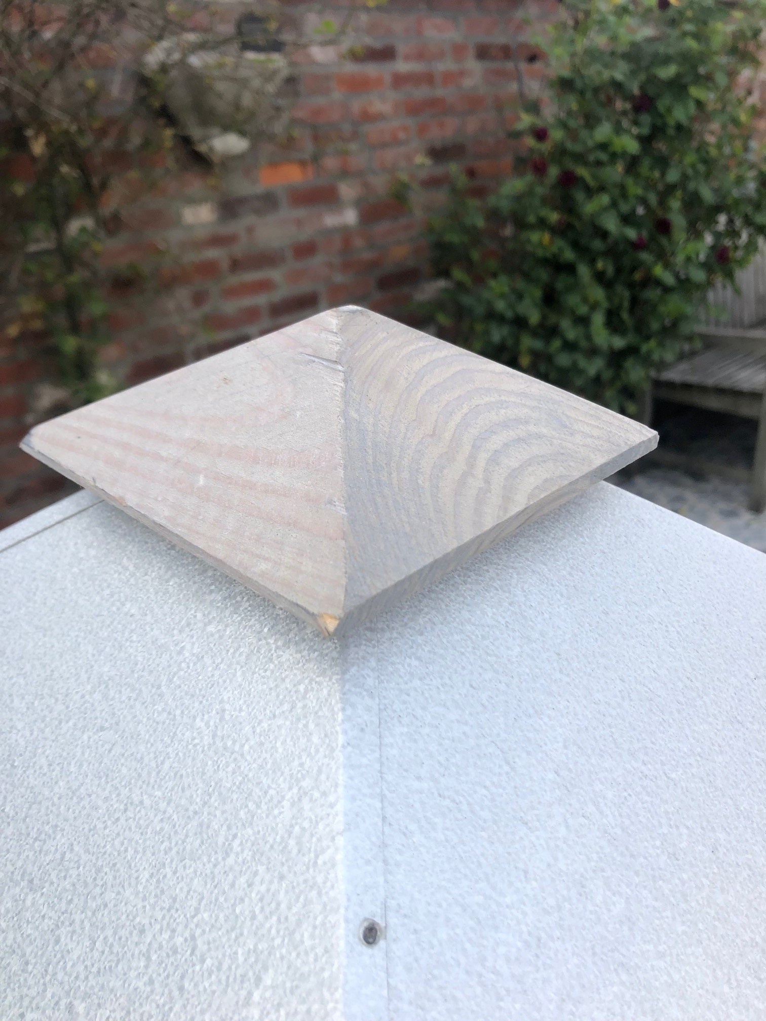 Dutchlander Futtertisch XL - Quadratisch - Mit verzinktem Metalldach - 39x39x144 cm