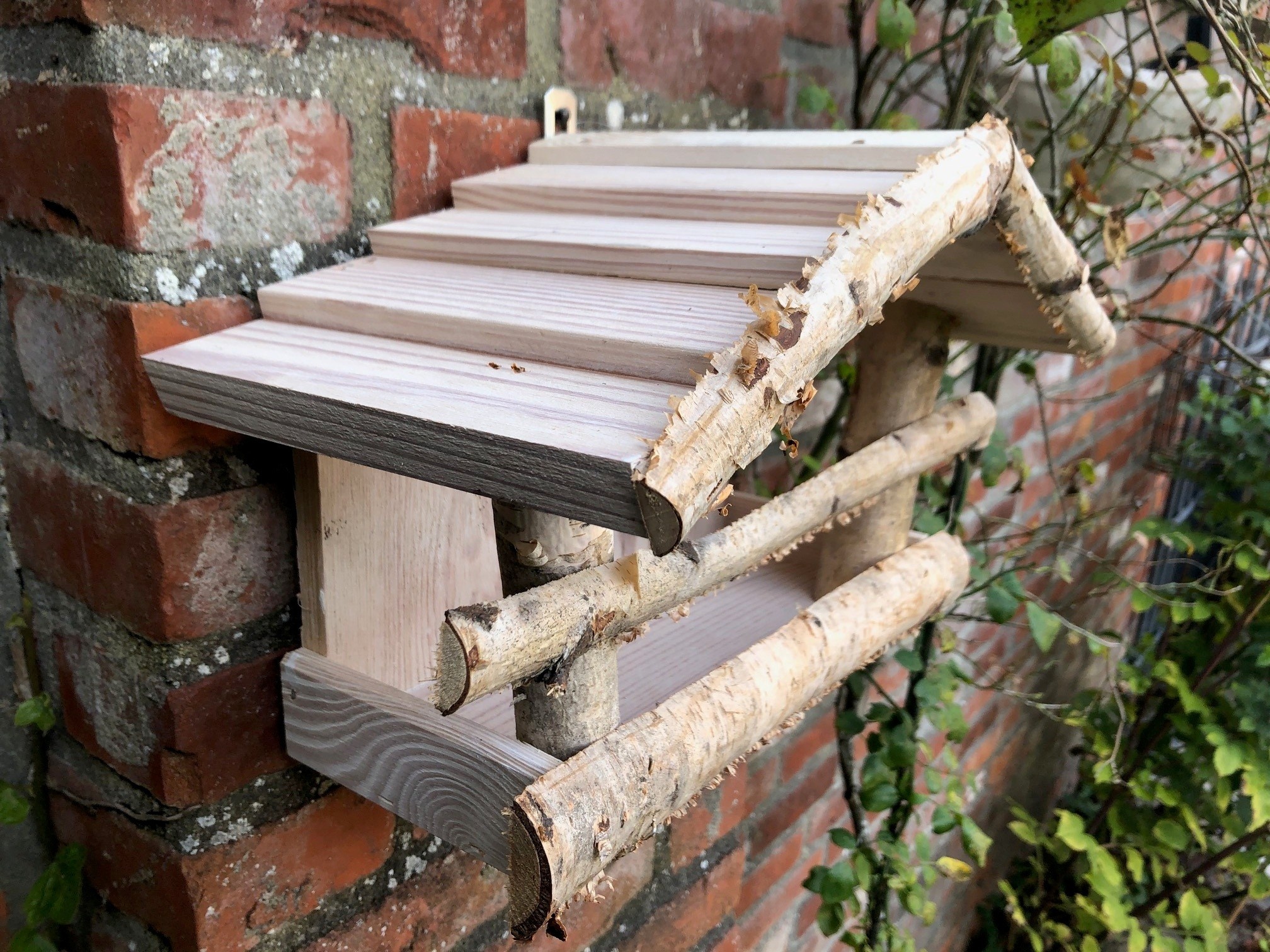 Dutchlander Vogelfutterspender - Wandhalterung - Birkenholz - 39x19x24 cm