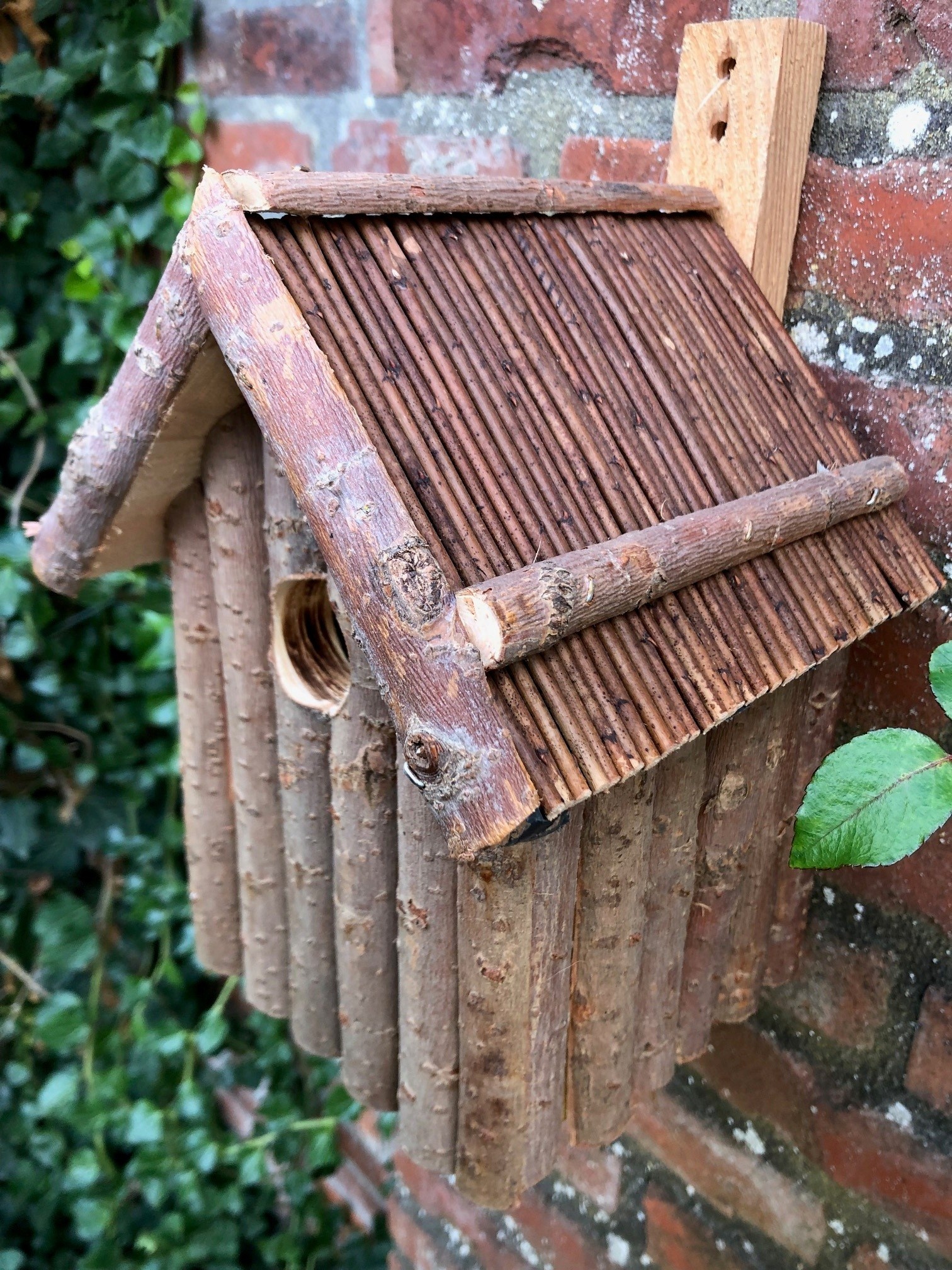 Esschert Design Dutchlander Nestkastje – Dennenhout met Takken & Twijgen – 19x19x28 cm