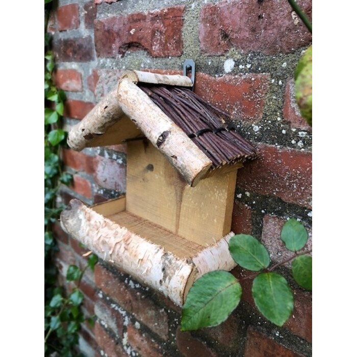 Dutchlander Vogelfutterhaus - Wandmontage - Birke mit Zweigdach & Fettkugelstift - 19x19x9 cm