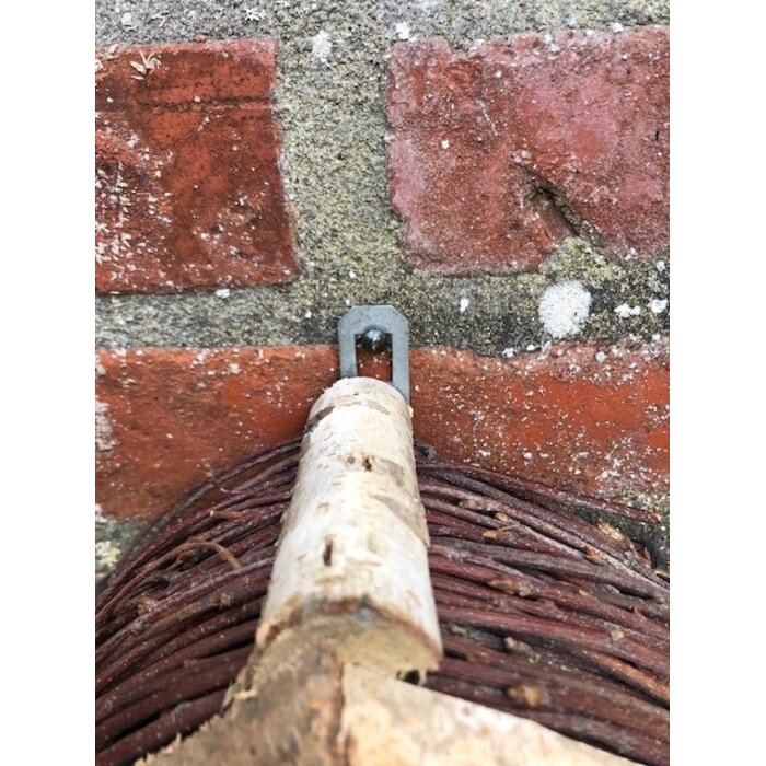 Dutchlander Vogelfutterhaus - Wandmontage - Birke mit Zweigdach & Fettkugelstift - 19x19x9 cm