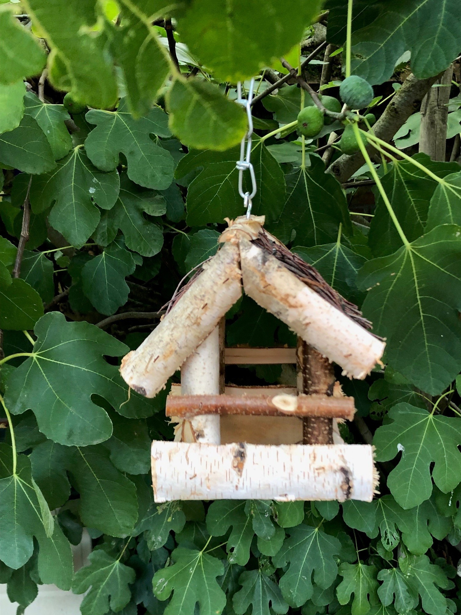 Dutchlander - Vogelvoedertafel – Hangend – Berkenhout met Wilgen Dak – 19x19x22 cm