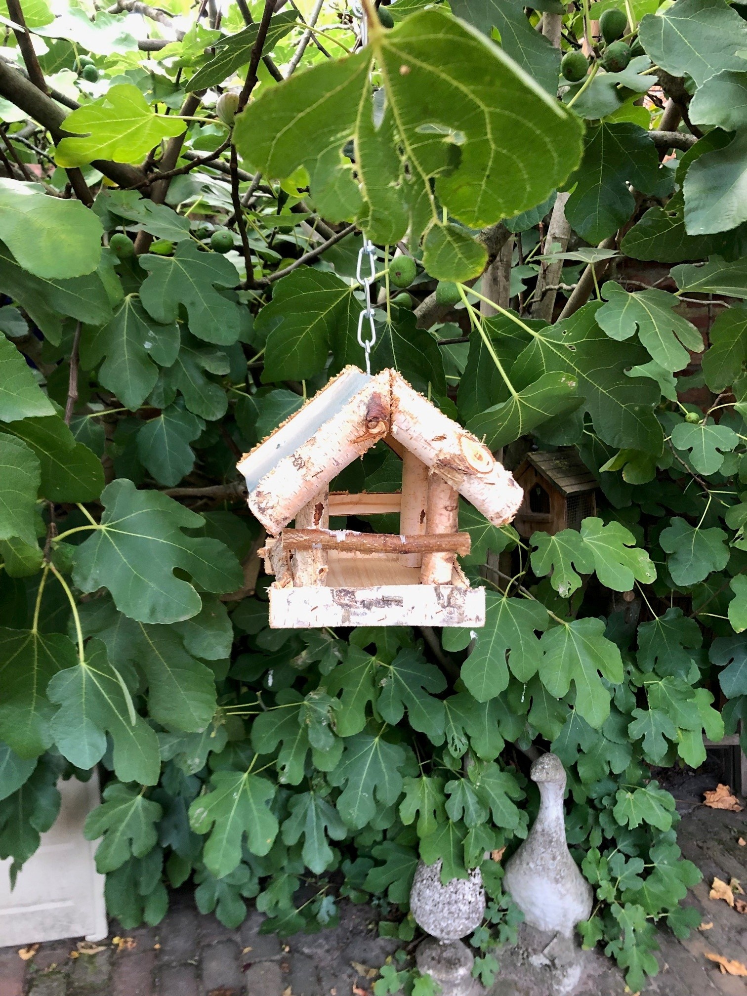 Dutchlander Vogelvoedertafel – Hangend – Berkenhout met Zinken Dak – 19x19x22 cm