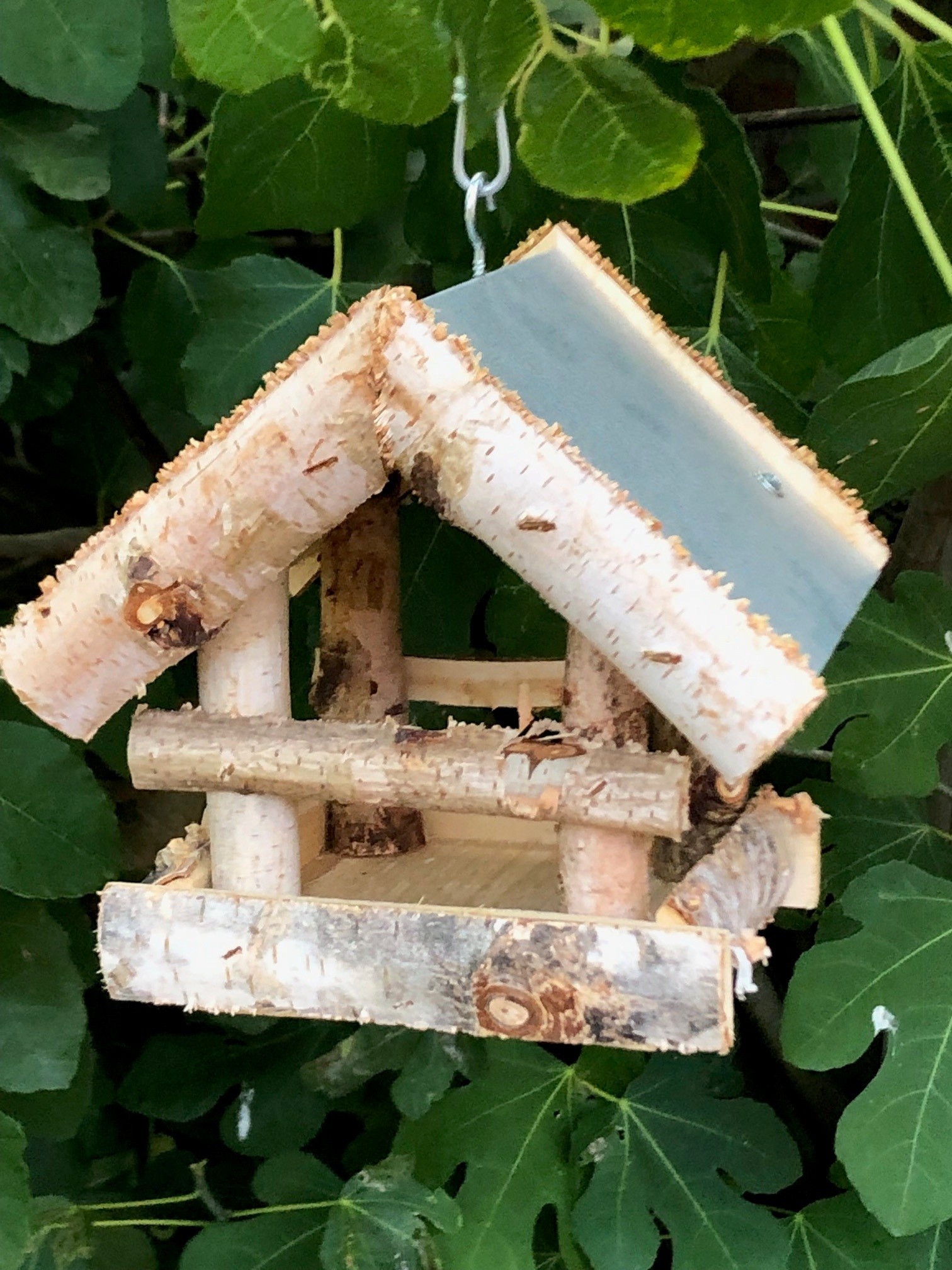 Dutchlander Vogelvoedertafel – Hangend – Berkenhout met Zinken Dak – 19x19x22 cm