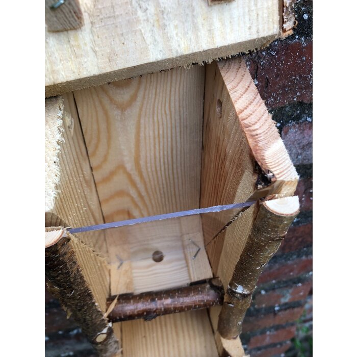 Dutchlander - Vogelvoedersilo – Muurbevestiging – Berkenhout met Stro Dak – Plexiglas Venster – 15x19x30 cm