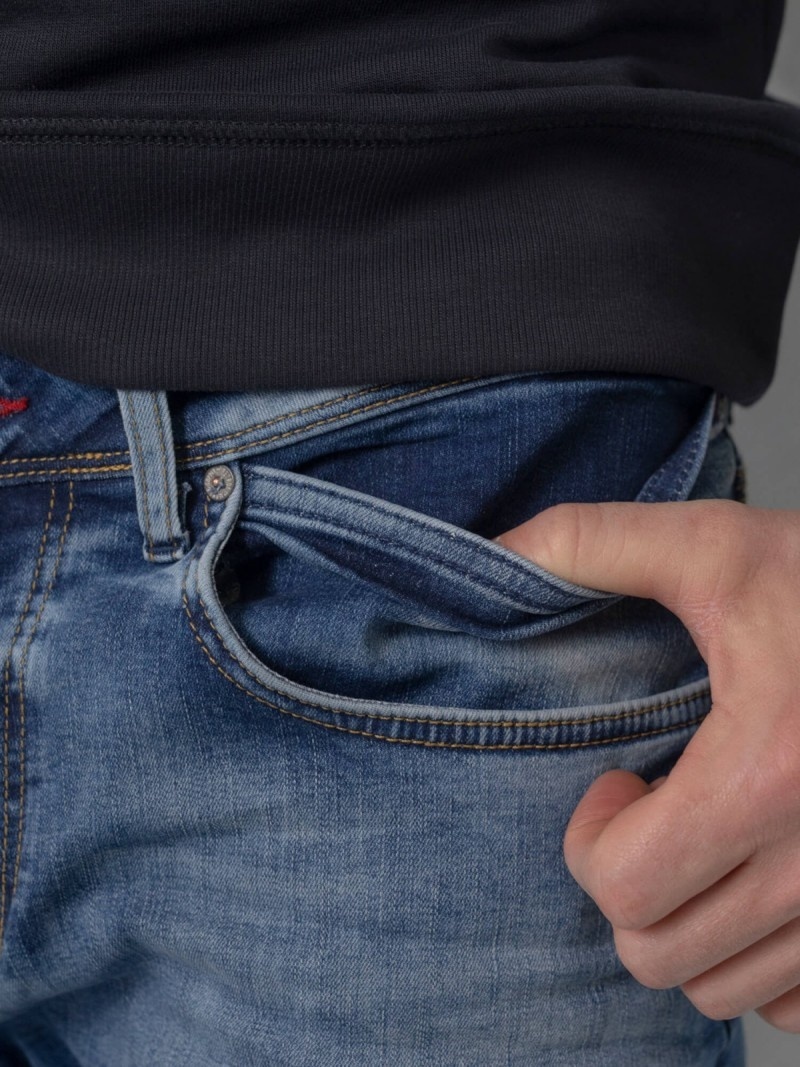 RUSSEL - Men Denim Tapered (5701 Light used)