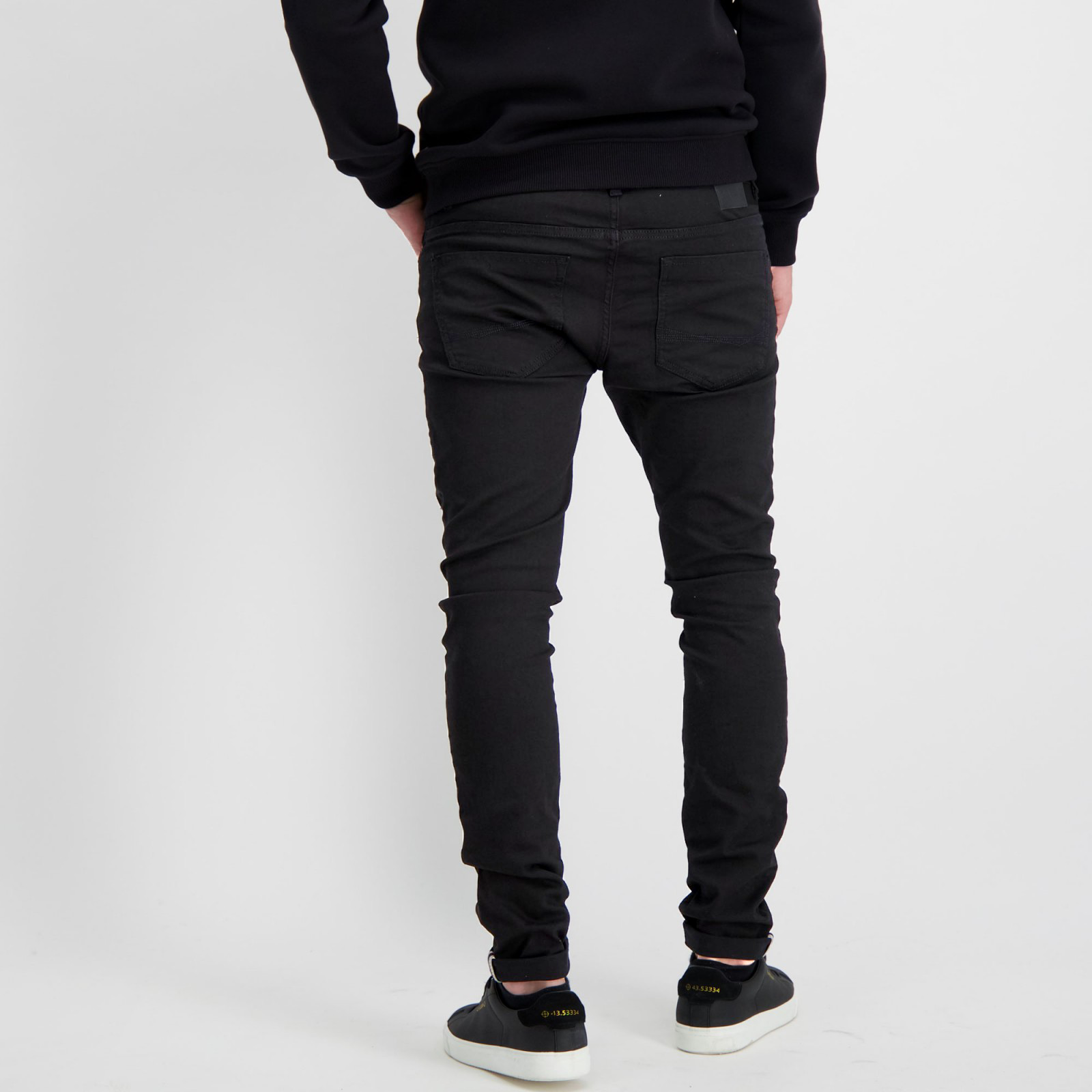 Dust Super Skinny Twill Black (42)
