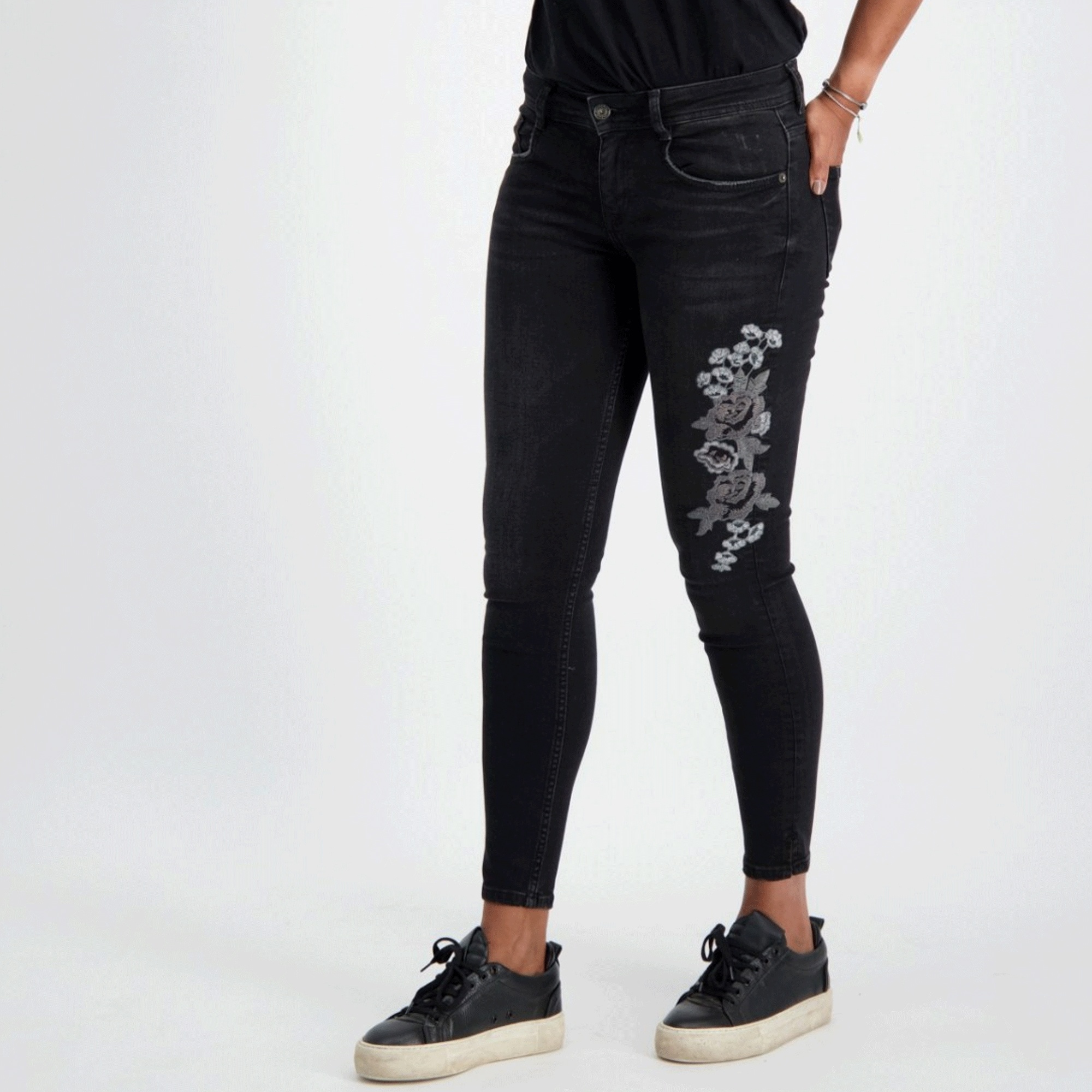 MAREN Skinny Emb. Black Twill