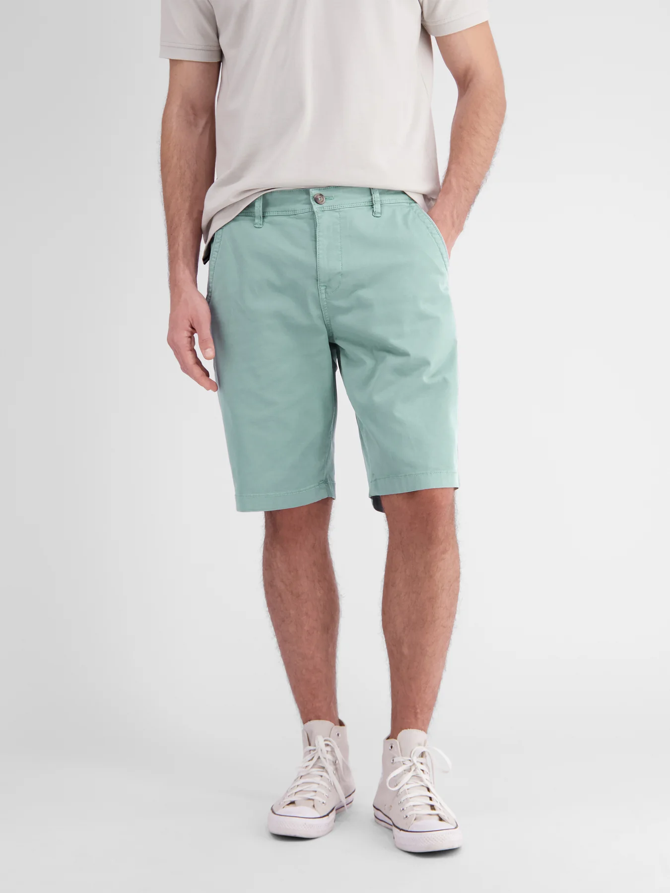 2439213 T12 Hose Kurz (467 Dusty Mint)