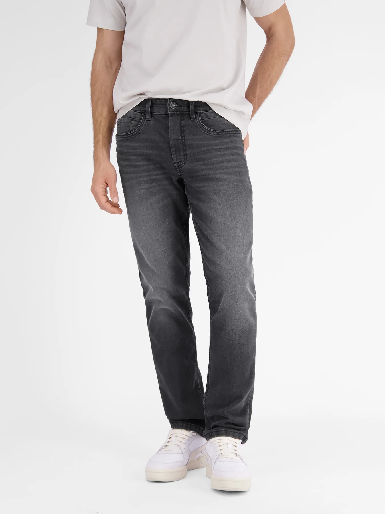 2009361 BAXTER-STRETCHDENIM RELAXED FIT (265 BLACK USED WASH)
