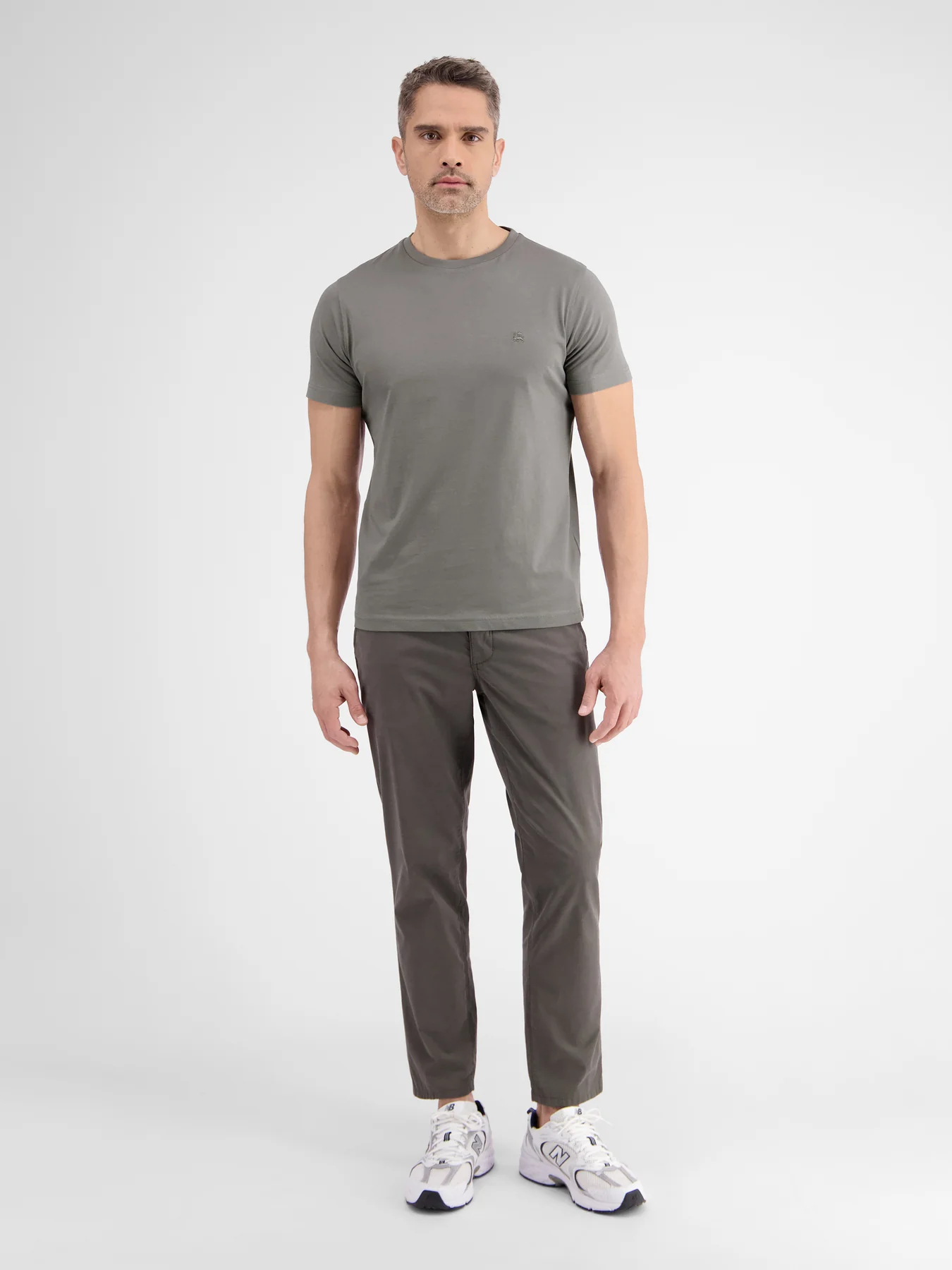 2423000 EFFEN BASIC T-SHIRT LOGOSTEEK (277 BASALT GREY)