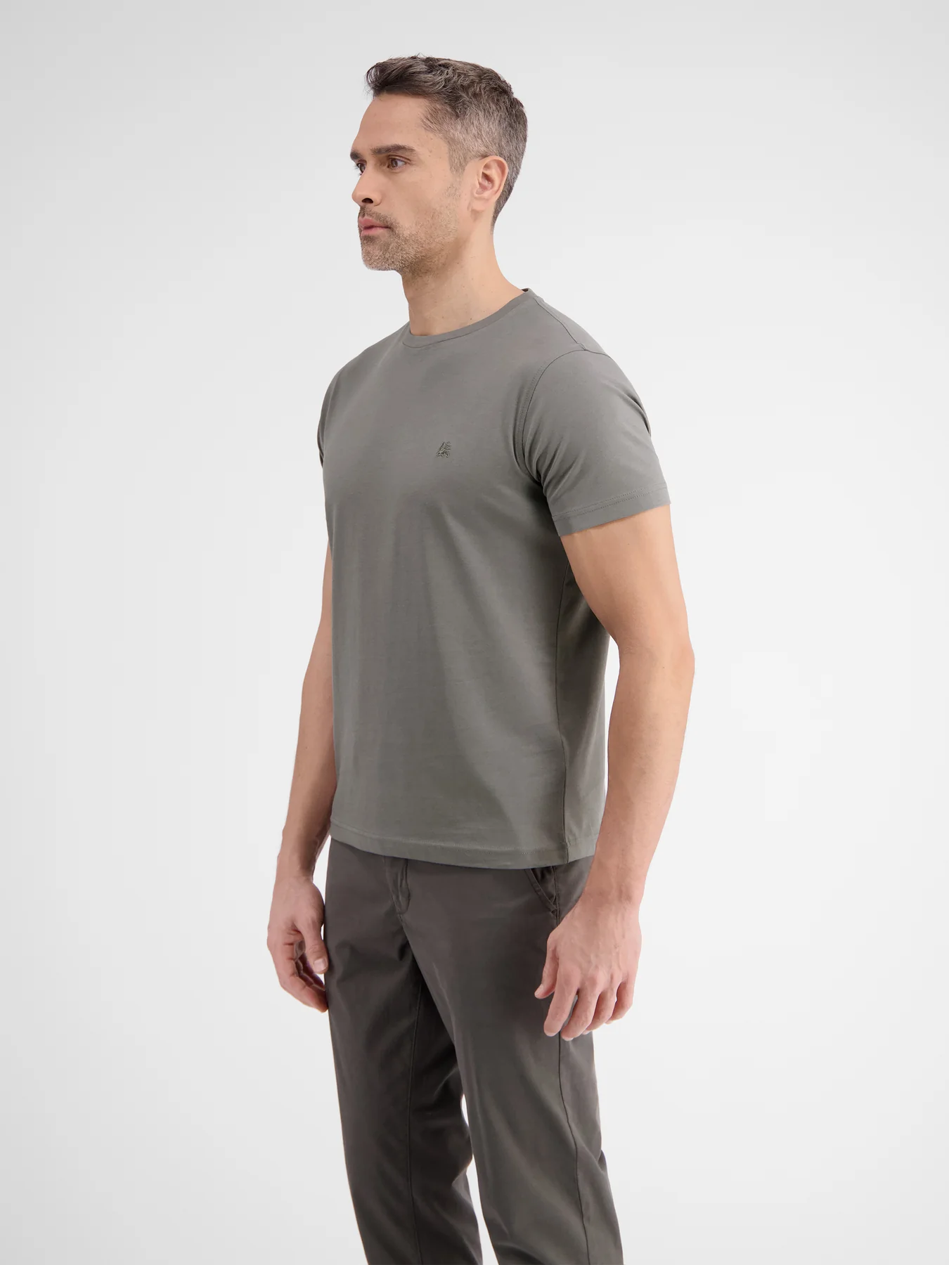 2423000 EFFEN BASIC T-SHIRT LOGOSTEEK (277 BASALT GREY)