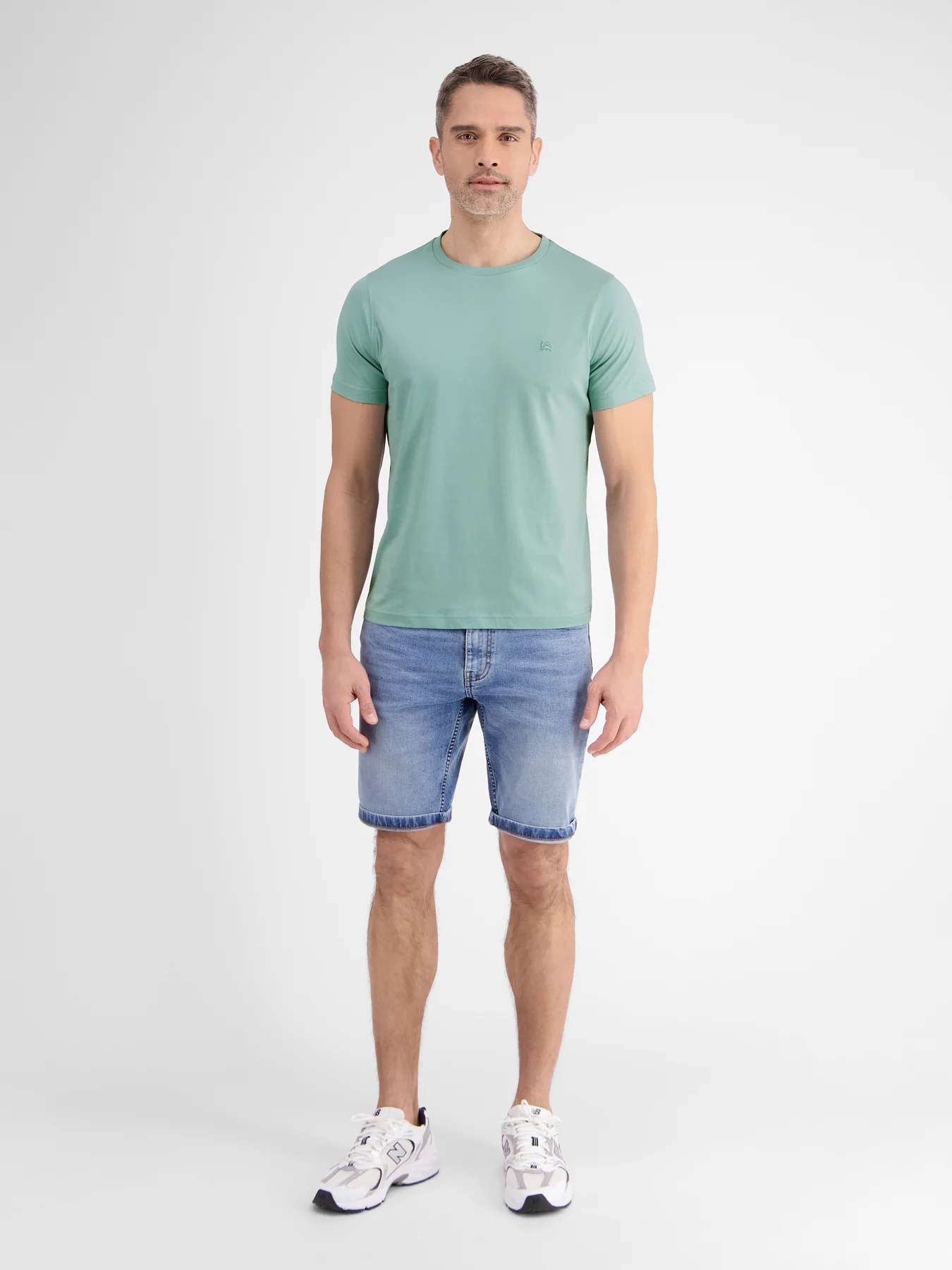 2423000 EFFEN BASIC T-SHIRT LOGOSTEEK (622 COASTAL SEA BLUE)