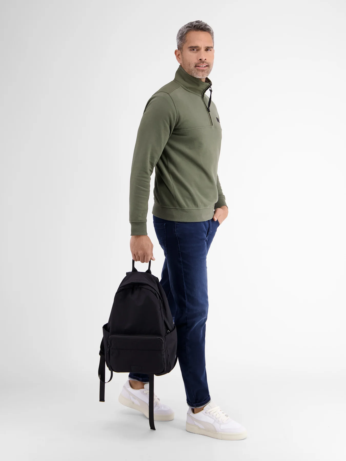 5002124 SEATTLE-RUGZAK (290 BLACK)