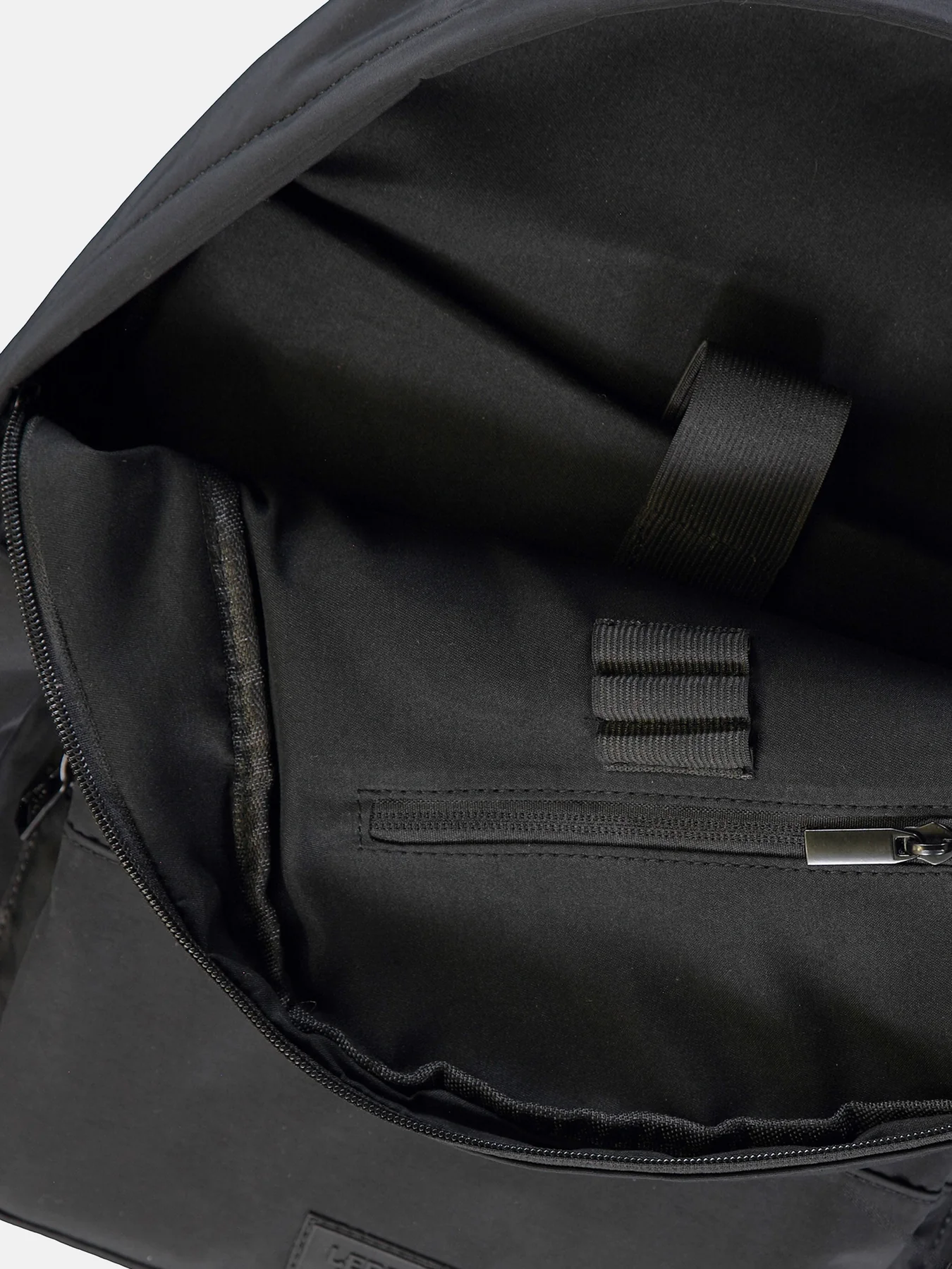 5002124 SEATTLE-RUGZAK (290 BLACK)