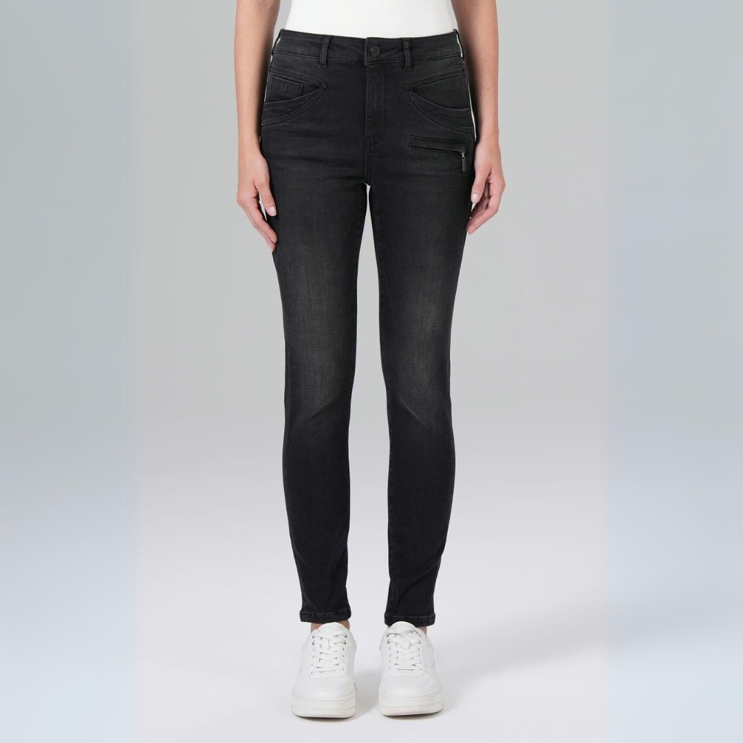 SUZY Skinny Fit (Candy Black)