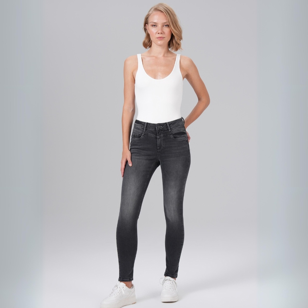 ELENA Skinny Fit (Cheek Black)