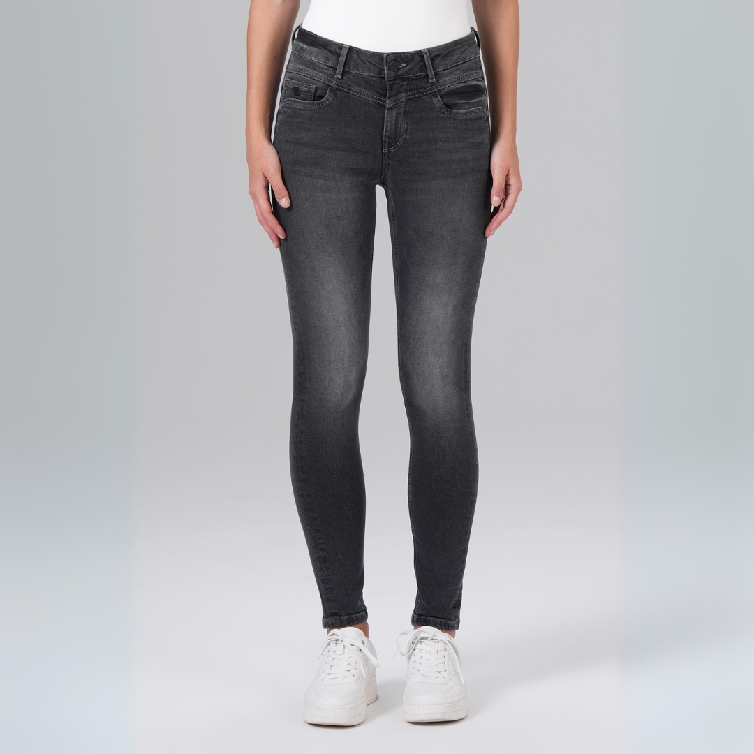 ELENA Skinny Fit (Cheek Black)