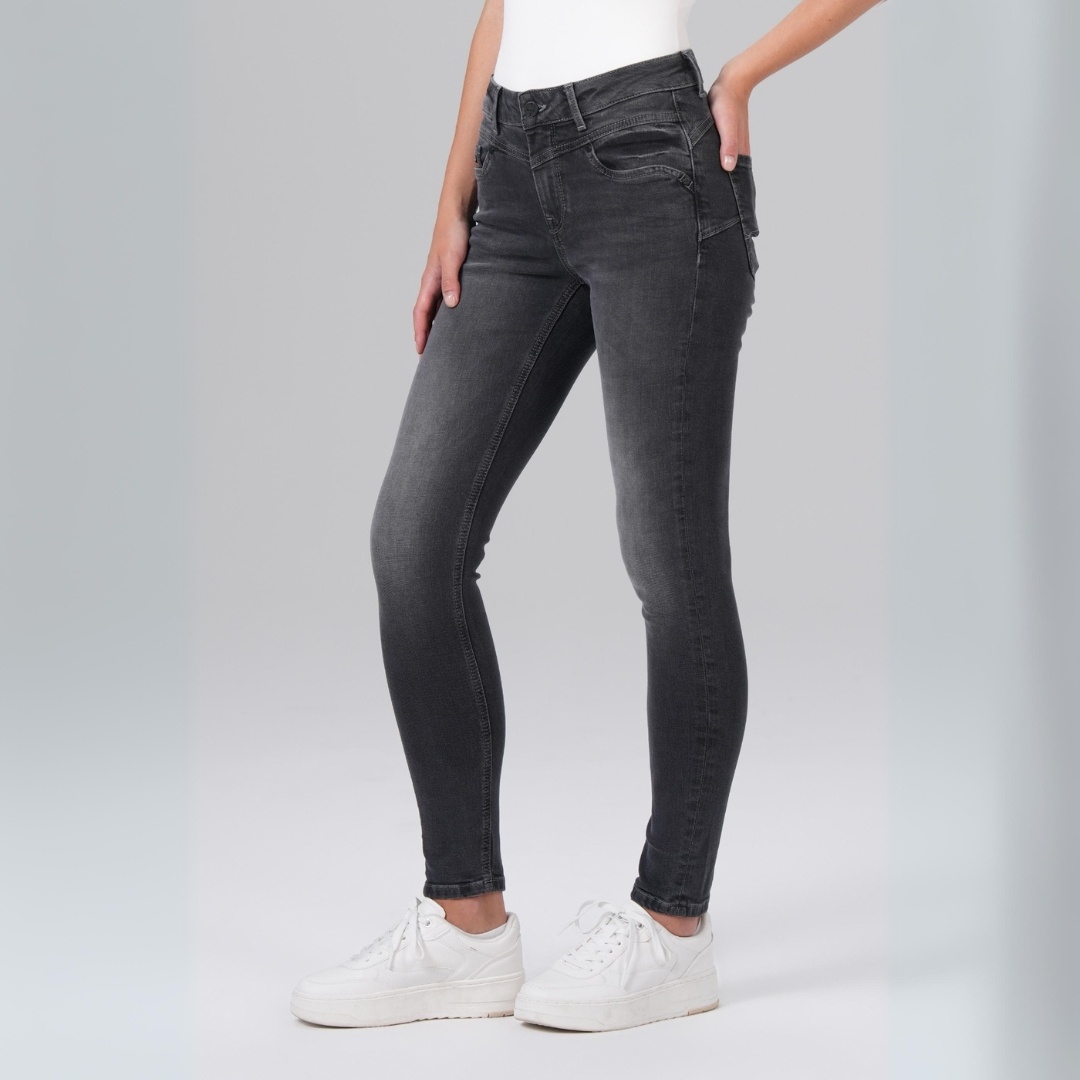ELENA Skinny Fit (Cheek Black)