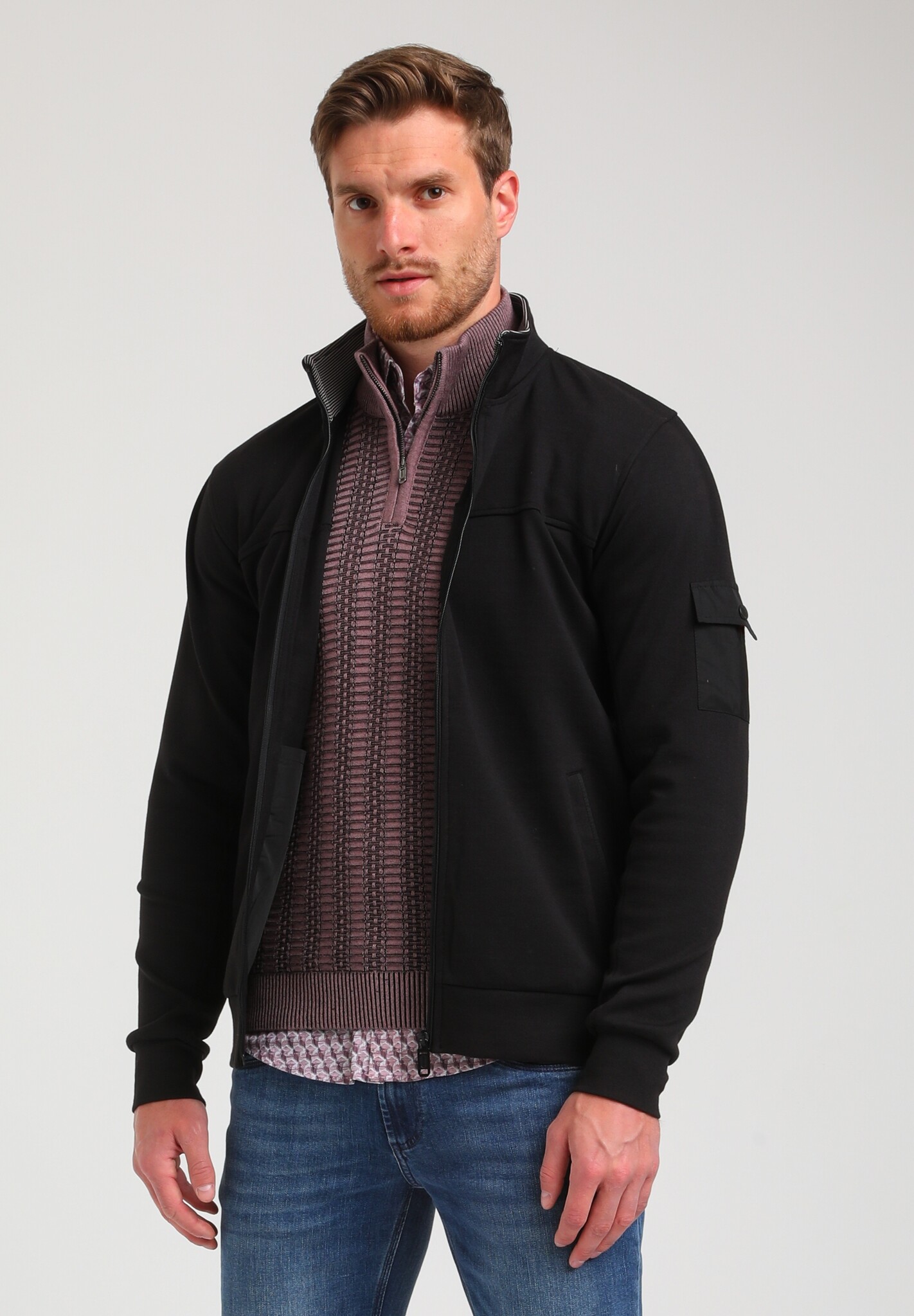 424751 VESTEN (BLACK)