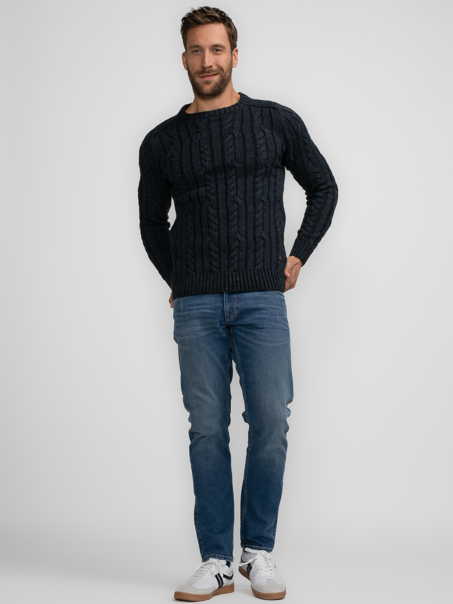 M-3040-KWR247 Men Knitwear Round Neck Basic (5120 Sky Captain)