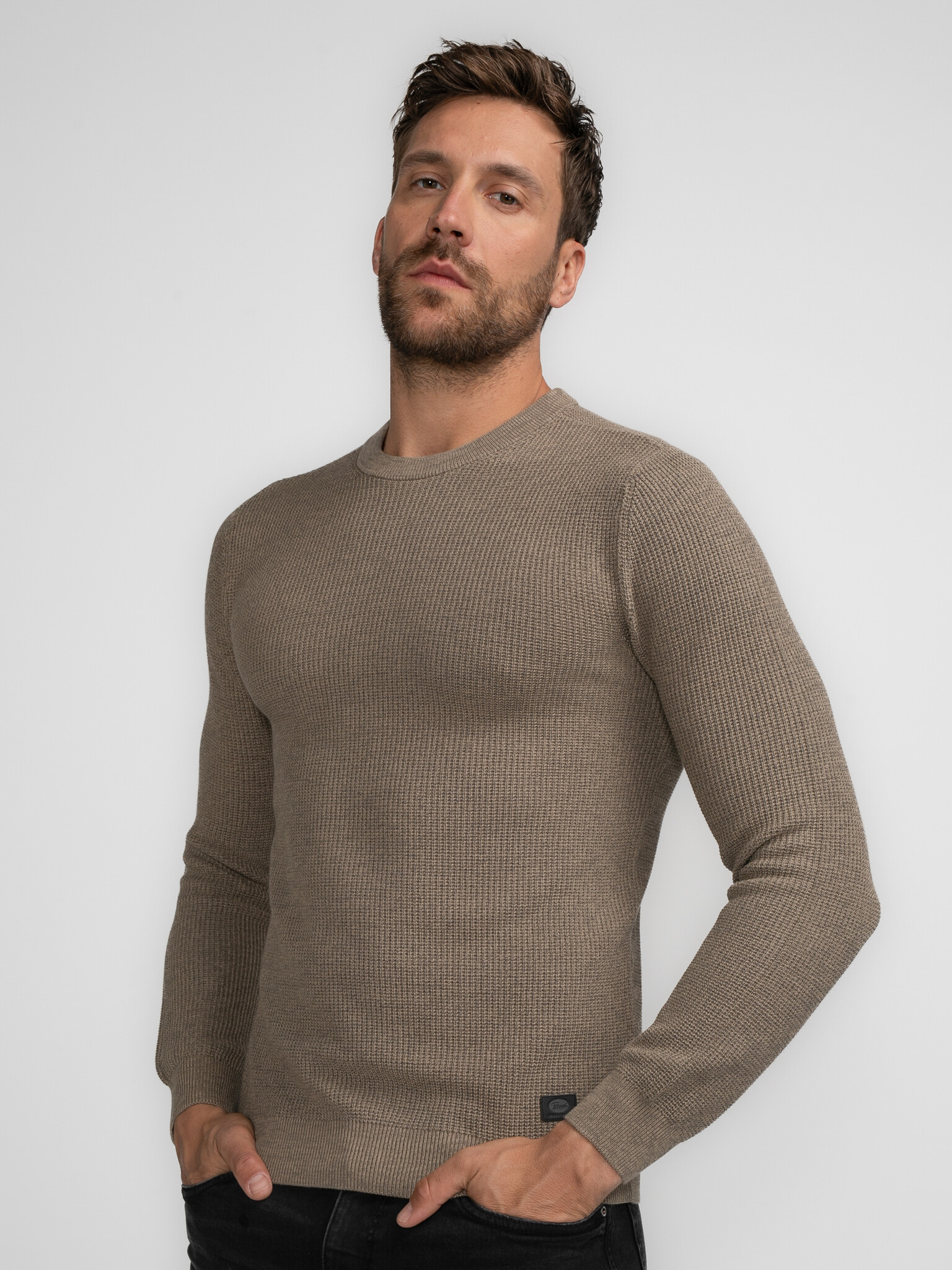 M-3040-KWR225 Men Knitwear Round Neck (7140 Oak)
