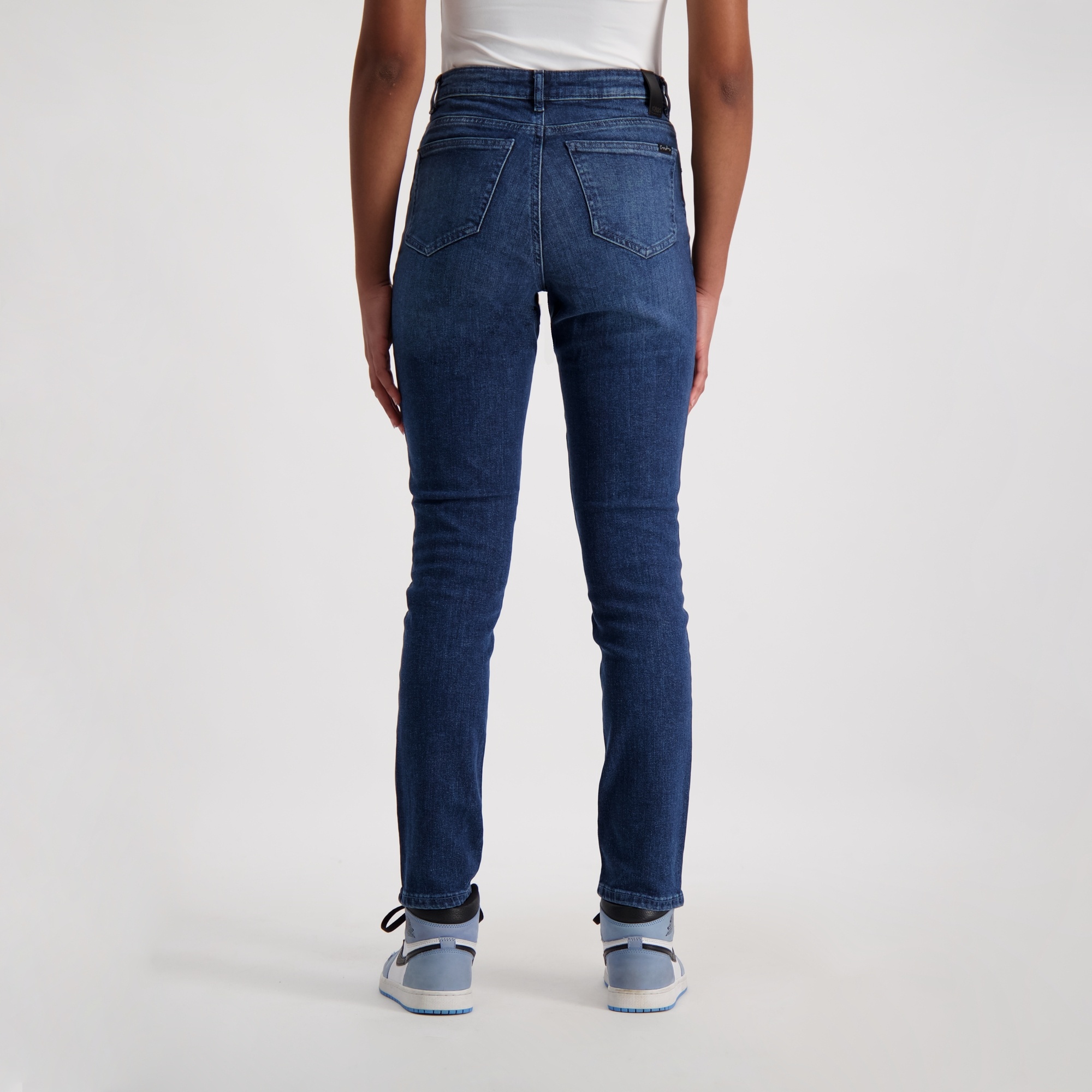 ISALIE Den. Stone Used