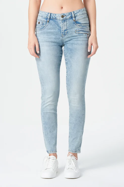 SUZY Skinny Fit (Light Blue)