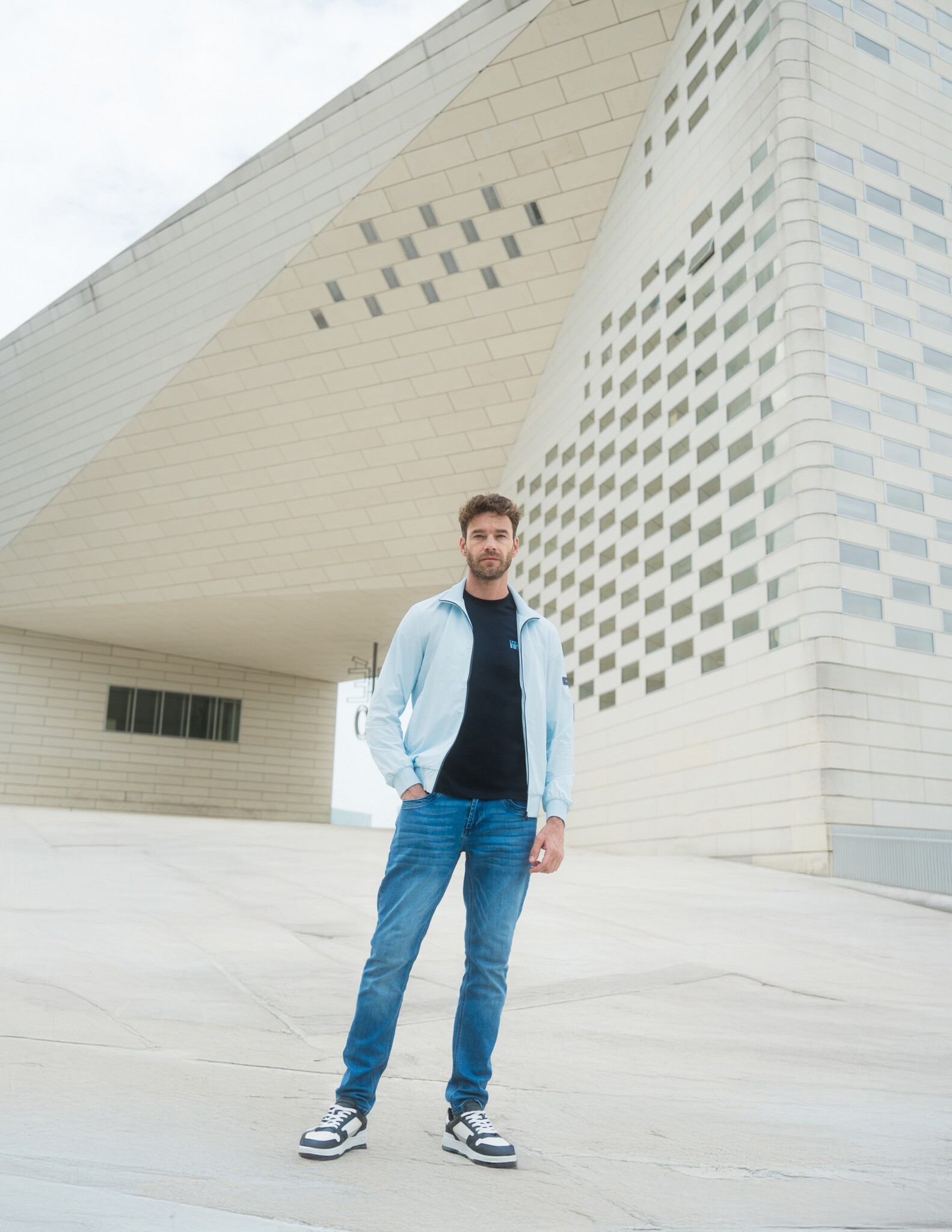 425545 (BRIGHT BLUE)