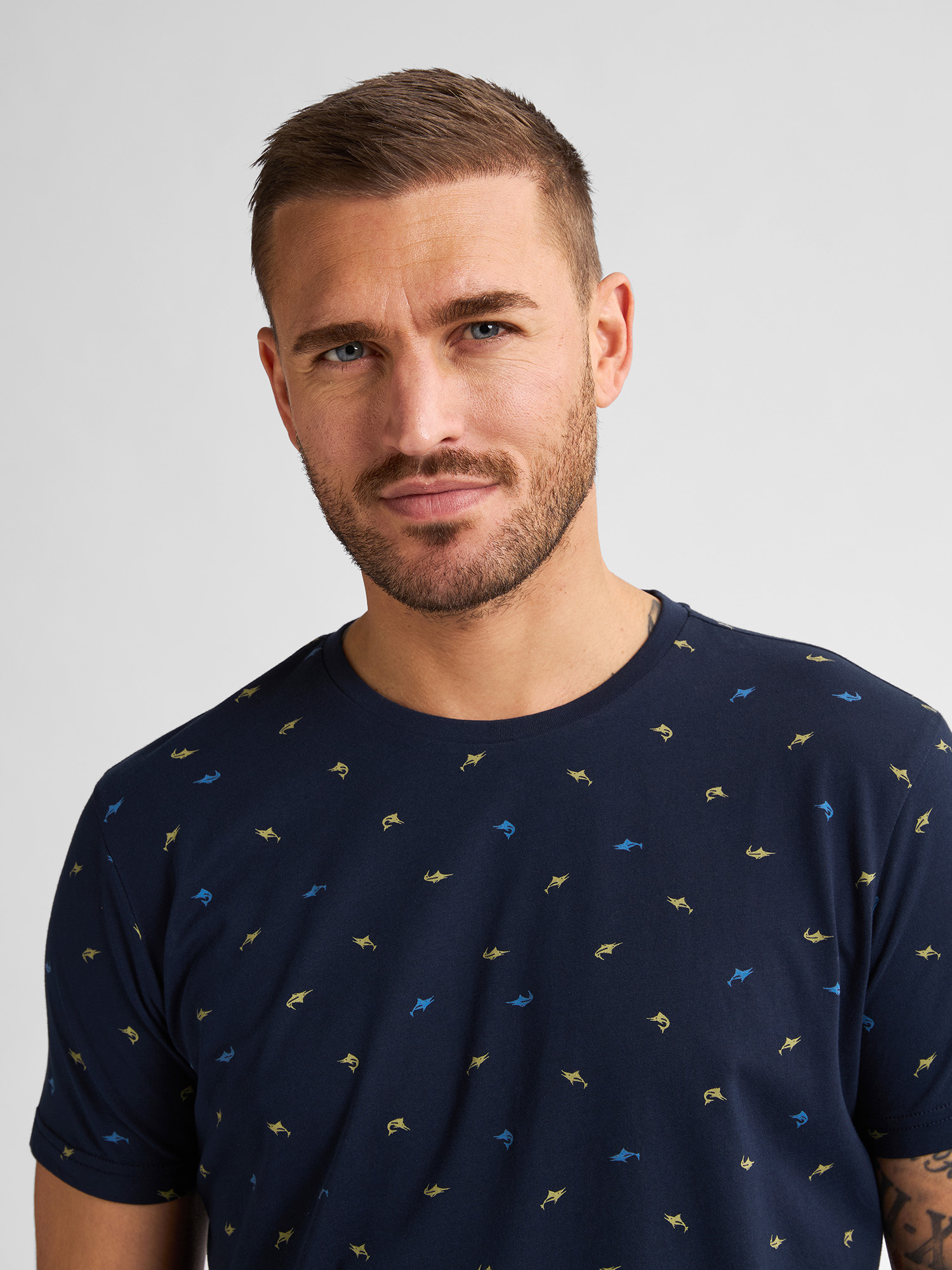 M-1050-TSR687 MEN SHIRT SS AOP (5178 NAVY BLUE)