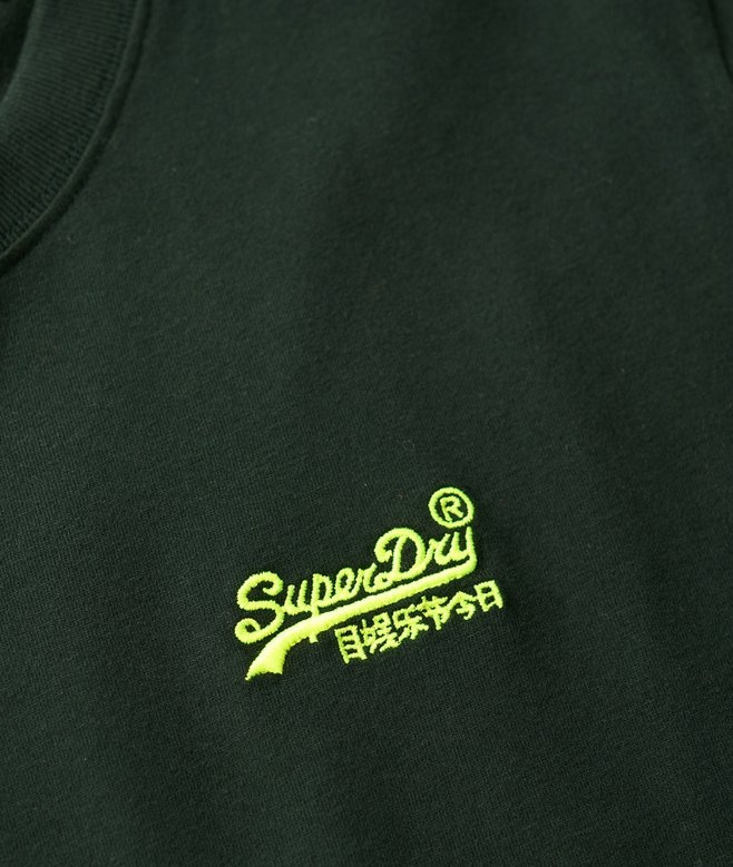 SC ESSENTIAL LOGO EMB TEE (FOREST)